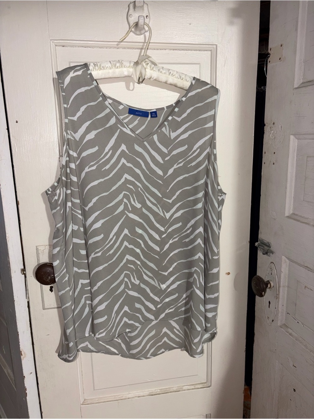Apt. 9 Gray and White Zebra Print V-Neck Sleeveless Tank